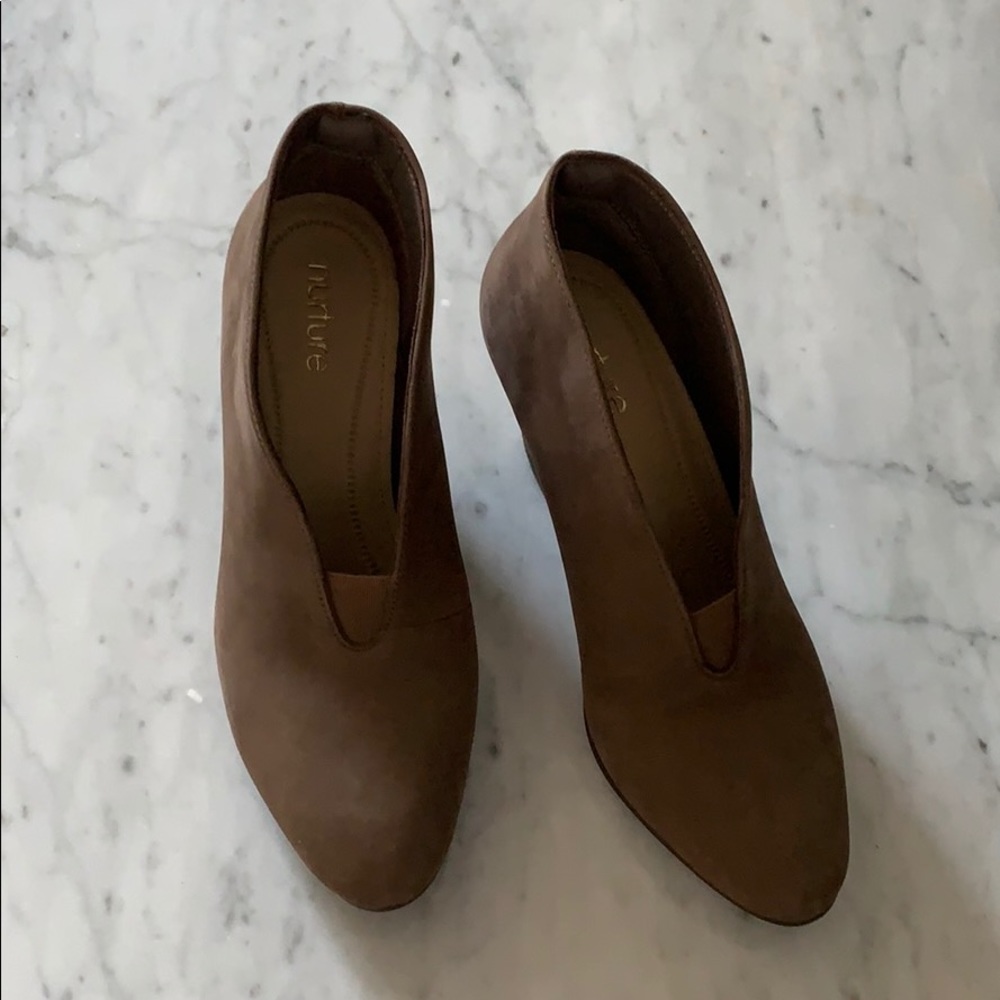 Women’s Size 5 Nurture booties